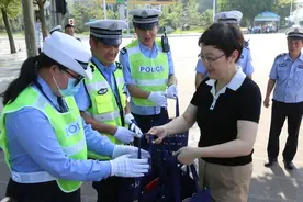 市委常委、宣传部长王晓娟同志慰问一线执勤公安民警图片