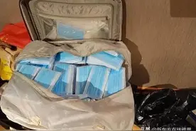 300+口罩，80盒莲花清瘟胶囊...妈，出国真不用带太多图片