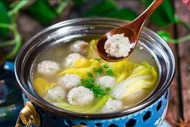 汆丸子，调肉馅很关键，牢记3要点，丸子没腥味，饱满多汁不松散图片