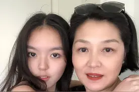 恭喜！李咏女儿晒美国高校录取通知书，与奶茶妹妹成为校友图片