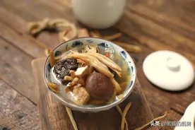 女人不补易显老，这汤我一周煲2次，每次炖一盅，气血好睡眠佳图片