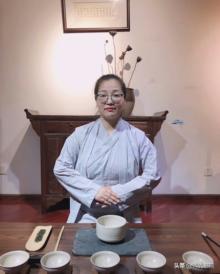 熟练掌握茶艺解说词，才可快速入戏。看茶艺师的语言魅力
