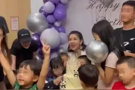 王雷为妻办生日趴！李小萌挺孕肚水肿得厉害，儿子罕露面胖成肉球图片