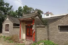 母亲说，只有百年良善人家，麻雀燕子马蜂们才会望风而来图片