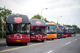 各队大巴成赛区亮丽风景线 国安出京时间最长上港设计用心图片