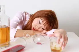 李某护送醉酒女孩回家构成强奸罪吗？图片