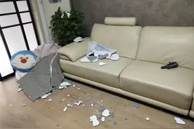 吓人！家里天花板水泥块掉落！这事谁管？图片