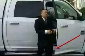 陈佩斯开的车，冯巩开的车，再看潘长江开的车，差距不能太明显图片