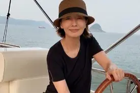 61岁毛舜筠近照曝光，曾拒绝张国荣求婚，现一家四口实在太幸福图片