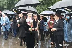 李小琳一行来高县缅怀革命先辈图片