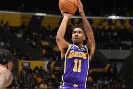 三分球9连中！即将复出！36岁的阿里扎来拯救湖人啦图片