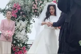 朱珠结婚优雅迷人，如何拥有同款美肩仙女背？3步美肩背护颈椎图片