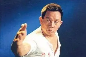 男星“偷食”后回家，被小娇妻拦门外，3分钟后无名男子坠楼身亡图片