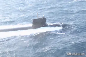 日本苍龙潜艇上浮撞上中国货船，自卫队3人受伤，通讯装置全毁只能手机联络图片
