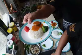 酒店里高大上的鲍鱼捞饭，看一遍就能学会，让你秒变大厨图片