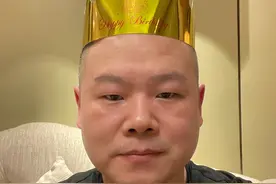 岳云鹏36岁生日独自吃外卖，就这几个简单菜，媳妇发大红包弥补图片