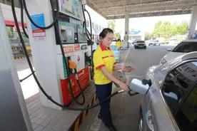 加油站员工月薪不足3千，却不愿离职？内部人员：2万月薪也不换图片