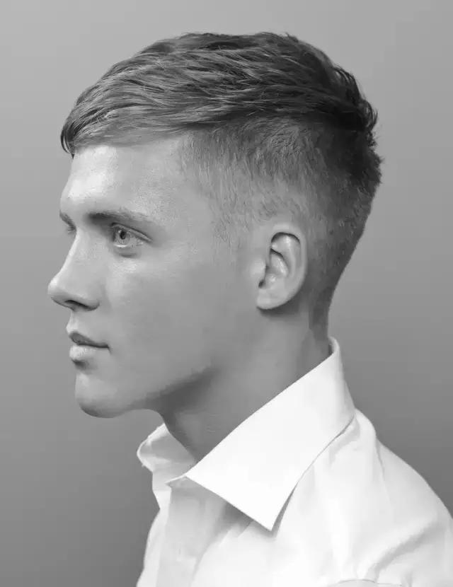 男士们 2020 年换个 the french crop 发型吧!精致帅气又好打理