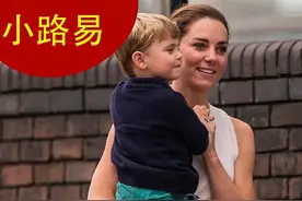 2岁小路易现身街头，对着凯特撒娇太奶萌，桃心脸型犹如7岁乔治图片
