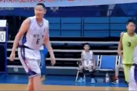 辽宁现潜力中锋！年龄12岁，暴虐同级别球员，体型神似韩德君图片