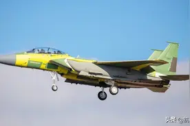 钱多人傻竟成传染病，最新的老鹰首飞成功，美国新装备令人看不懂图片