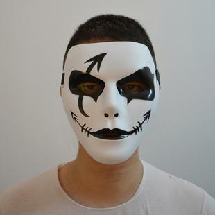 整蛊吓人的大师级招数，说几个住独身宿舍时搞笑吓人的真事儿。