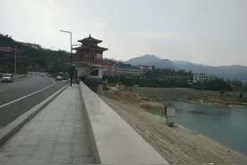 济南市莱芜区，醉美山水雪野湖，游览巧夺天工红木工厂图片