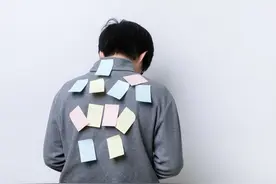 心理学家：不愿意麻烦别人，是一种危险人格，还会有这3种危害图片