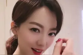 主持人余声靠体香吸引富豪老公？近照下巴超尖，眼神撩人不似娃妈图片