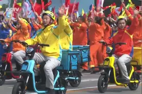 探访国庆群众游行快递员：穿着尿不湿，从凌晨1点训练到晚上10点图片