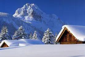 冬季野外遇到暴风雪和极寒，留在车里其实很危险图片