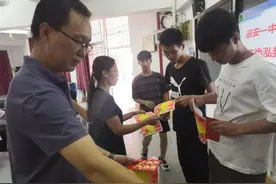 诏安一中高二年段举行陈焕泓奖学金发放仪式图片