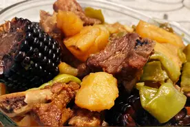 快手东北一锅出：土豆豆角炖排骨，荤素搭配营养健康好味道图片