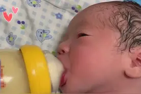 娃出生后什么时候才会睁眼睛？越早睁眼越聪明？迟迟不睁咋回事？图片