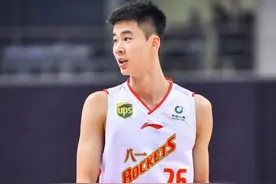 又是八一男篮，95后新星被曝私生活混乱，同时交往多名啦啦队女友图片