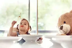 宝宝口水流成“河”，实际上是身体出现问题，妈妈们注意到了吗图片