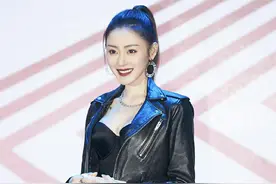 张天爱才是真尤物，帅气皮衣配紧身裤，大秀冷艳特工曲线图片