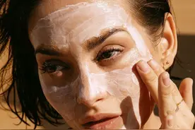 同样是美白精华，为什么有的人一用就白，有的人却越用越黑？图片