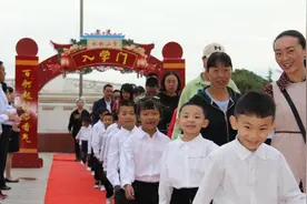 沾益区水桥小学举行“筑梦水桥•与乐启航”新生入学仪式图片