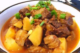 冬天多吃炖牛肉，多加2种料，牛肉熟得快，软烂入味，方法很实用图片