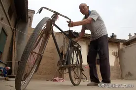 7旬农村老人1辆“洋车”用了30年，破烂不堪也不丢，背后故事感人图片