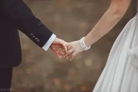 “分手费40万”前女友撒泼大闹婚礼，新娘：你给我20万，我让给你图片