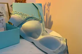 胸大的美眉可以穿无钢圈的内衣吗？内衣承托力不够让人烦恼图片