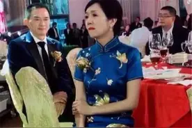 女儿出嫁，"最美丈母娘"哭得美艳动人，网友：这颜值，哭也美图片