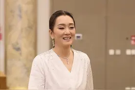 65年的巩俐生图状态真挺好，穿包臀开叉裙秀“肉感身材”，超迷人图片