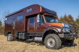 7.5米大号越野房车，卡车底盘超厚箱体结构，厨房还用花岗岩？图片