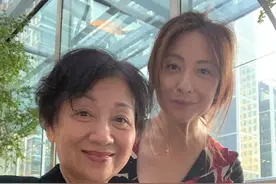 女儿发烧一个月医院拒绝接收　鲍起静粗口闹爆英国政府图片