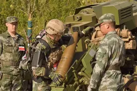 解放军高原新装备大换装！无人车外骨骼重装上阵，一人更比六人强图片