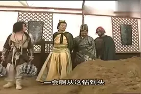宇文成都凤翅流金淌所向无敌，可是在李元霸面前过不去5个回合视频封面