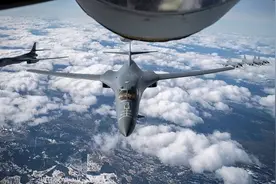 美军两架B-1B轰炸机被曝飞进中国东海上空！台媒：向中国示威图片